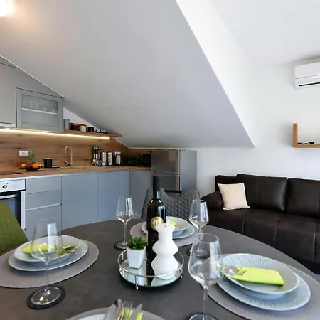 By The Sea - 18737 * 穆泰尔岛