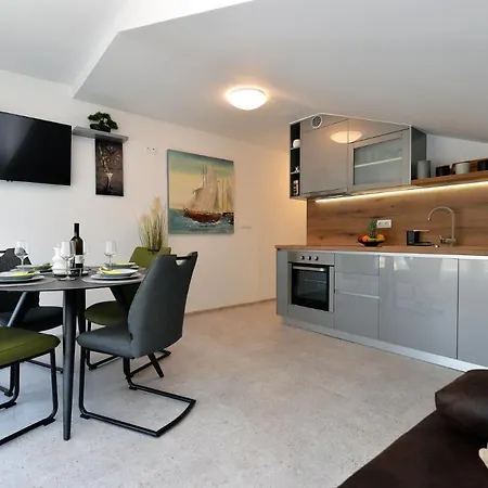 By The Sea - 18737 * 穆泰尔岛